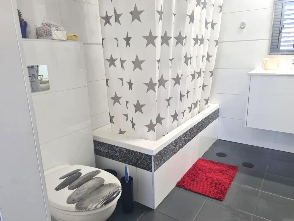 Beach Suite Israel- Private Jacuzzi Garden Suite & Gym, 3 Min Walk To Beach ביץ סוייט ישראל- ג'קוזי פרטי בגינה 3 דקות הליכה לים וחדר כושר Ashkelon Ngoại thất bức ảnh