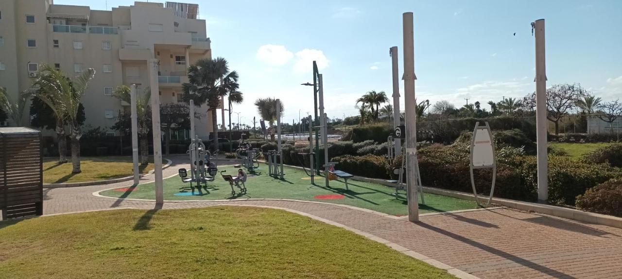 Beach Suite Israel- Private Jacuzzi Garden Suite & Gym, 3 Min Walk To Beach ביץ סוייט ישראל- ג'קוזי פרטי בגינה 3 דקות הליכה לים וחדר כושר Ashkelon Ngoại thất bức ảnh