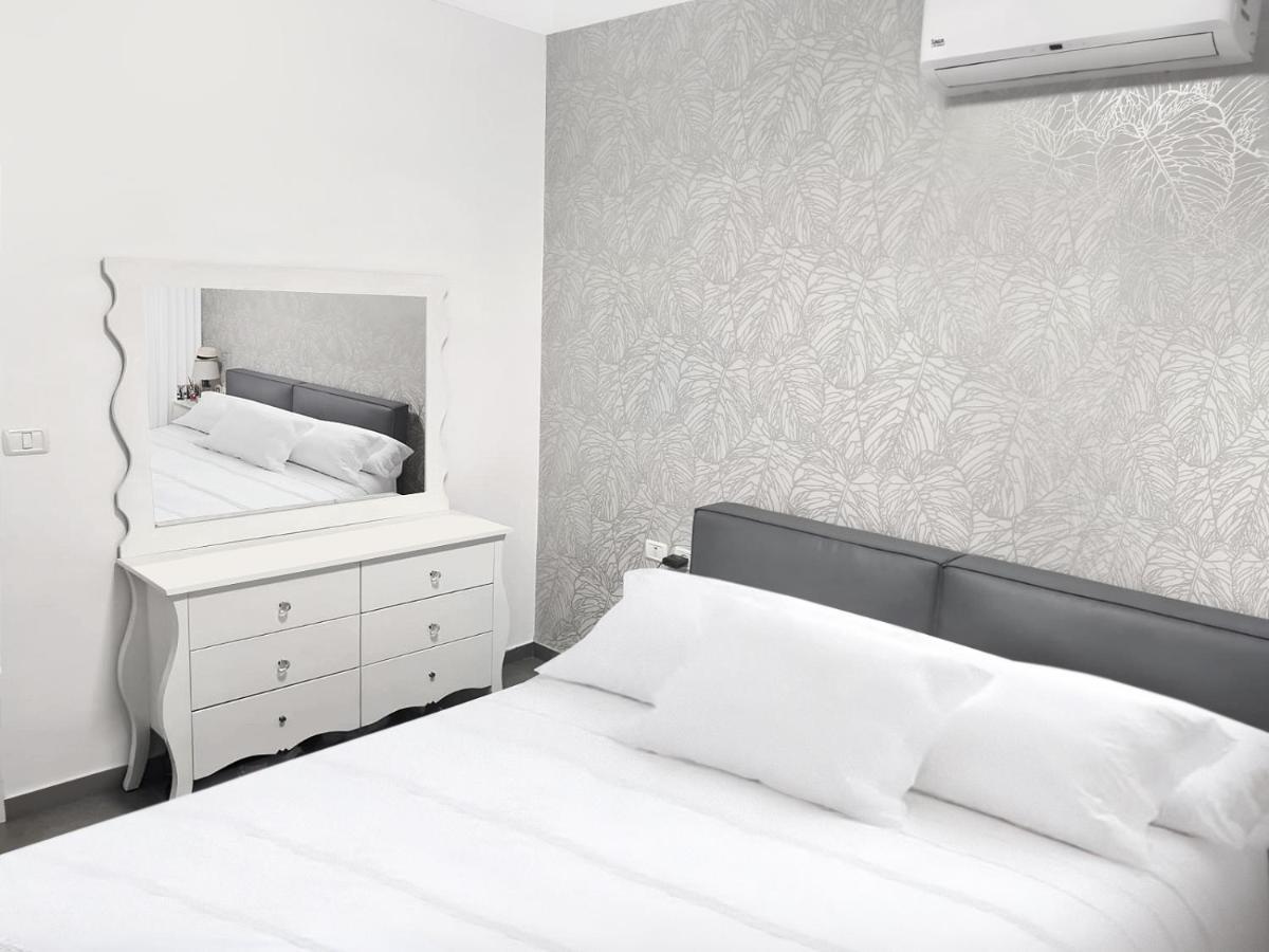 Beach Suite Israel- Private Jacuzzi Garden Suite & Gym, 3 Min Walk To Beach ביץ סוייט ישראל- ג'קוזי פרטי בגינה 3 דקות הליכה לים וחדר כושר Ashkelon Ngoại thất bức ảnh
