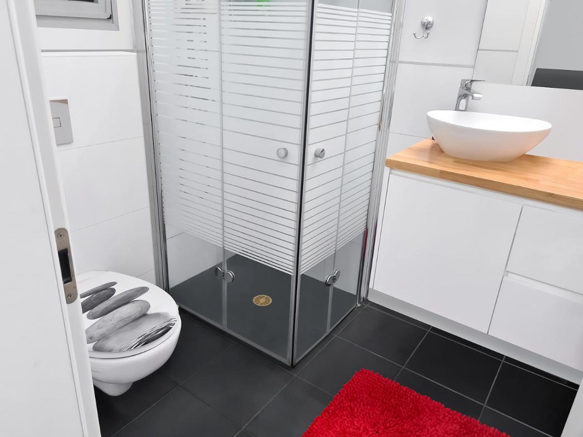 Beach Suite Israel- Private Jacuzzi Garden Suite & Gym, 3 Min Walk To Beach ביץ סוייט ישראל- ג'קוזי פרטי בגינה 3 דקות הליכה לים וחדר כושר Ashkelon Ngoại thất bức ảnh
