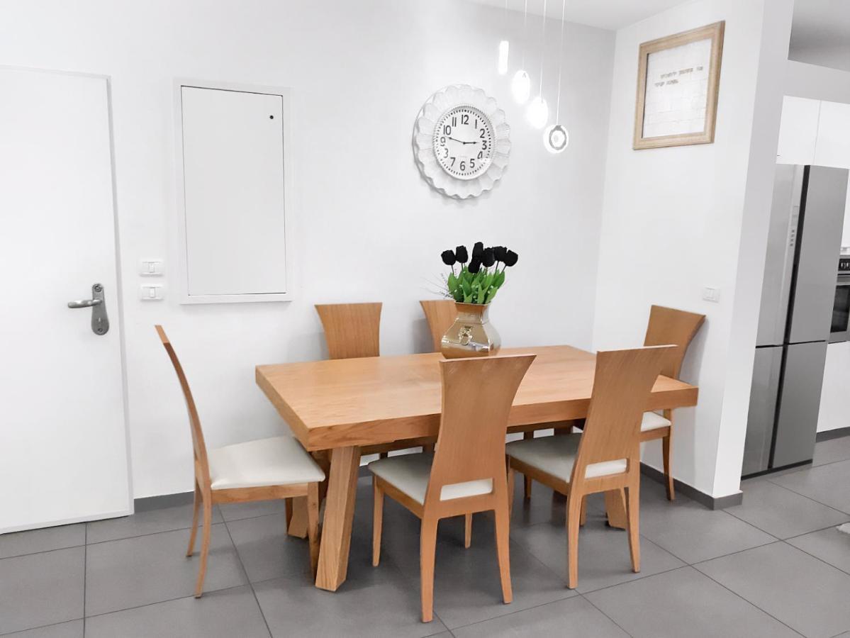 Beach Suite Israel- Private Jacuzzi Garden Suite & Gym, 3 Min Walk To Beach ביץ סוייט ישראל- ג'קוזי פרטי בגינה 3 דקות הליכה לים וחדר כושר Ashkelon Ngoại thất bức ảnh