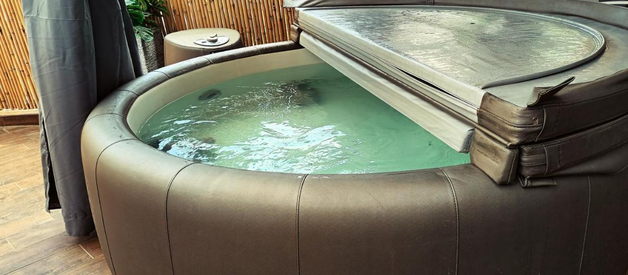 Beach Suite Israel- Private Jacuzzi Garden Suite & Gym, 3 Min Walk To Beach ביץ סוייט ישראל- ג'קוזי פרטי בגינה 3 דקות הליכה לים וחדר כושר Ashkelon Ngoại thất bức ảnh